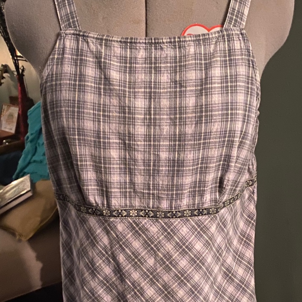 Medium sleeveless dress